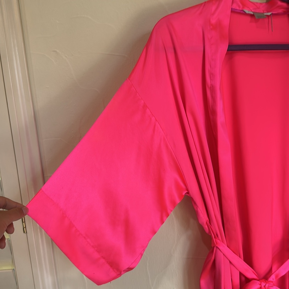 VICTORIA’S SECRET Hot Pink Robe With Pockets - Picture 6 of 12